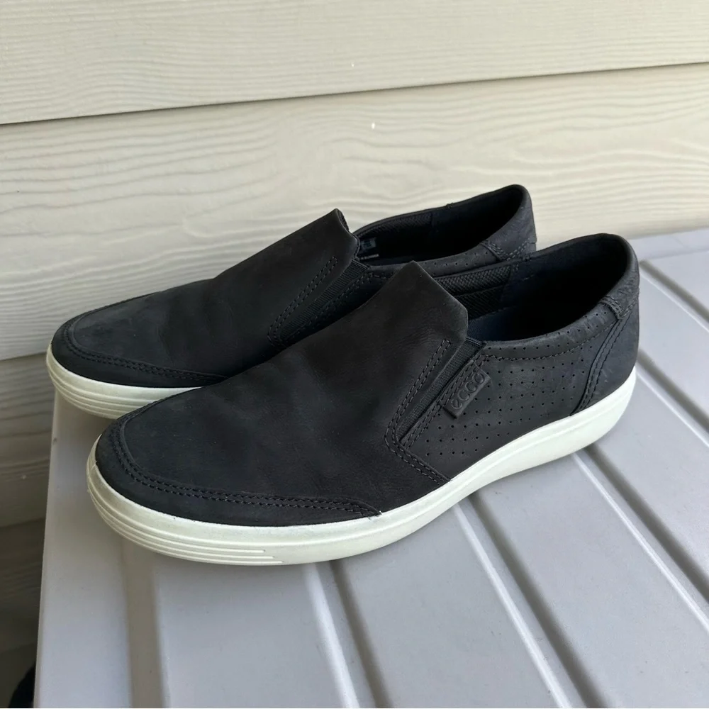 ECCO Soft 7 Leather Sneakers Slip On Style Size 8 Men’s Solid Black Casual